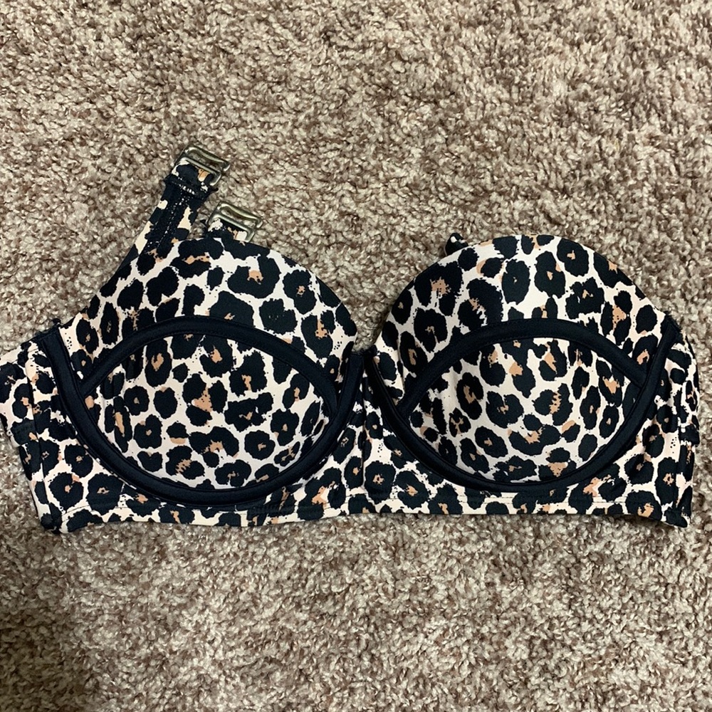 Strapless leopard print bikini top